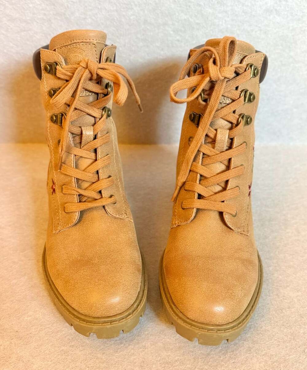 G by Guess Prinse Women’s 6.5M Tan Floral Embroidered Lace Up Combat Boots